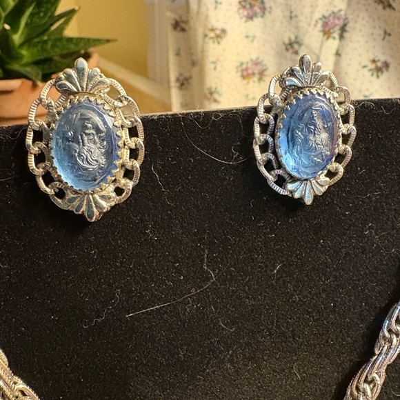 Elegant Silver and Blue Cameo Glass Jewelry Set ring size 9 clip on earrings - Picture 2 of 4